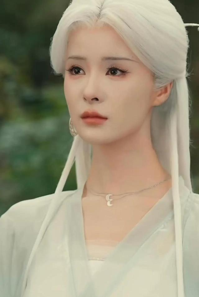 短剧《女相师》爆火原因解析：电影级制作、数据表现与导演离世背后的行业反思